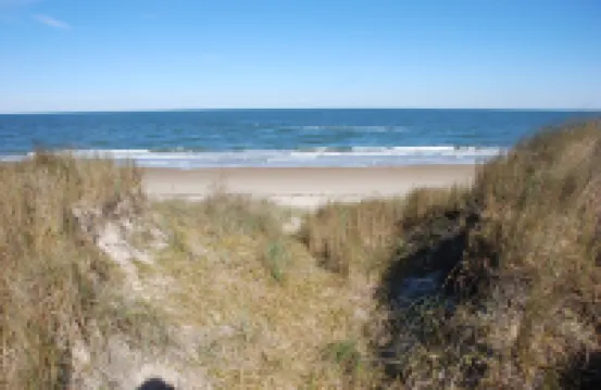 Beach Side Hideaway 1 Bedroom Condo by Redawning