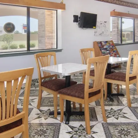 Quality One Motel Отели в г. Вэзерфорд