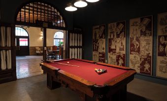 The Holland Hotel