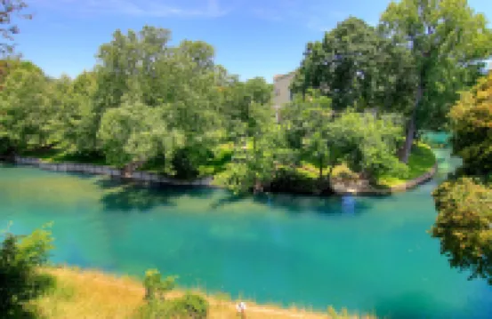 雷艾温隨波逐流 CW B103 號酒店