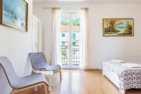 Stone house Dragan in the very center, with pool table, two balconies and the sea view Hotels in Gornji Humac