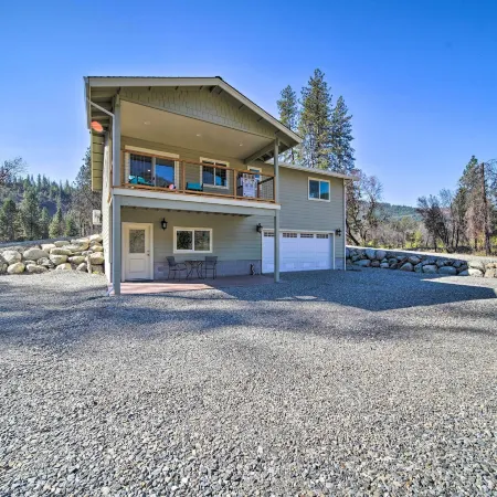 River Acres Retreat w/ Grill & River Access!