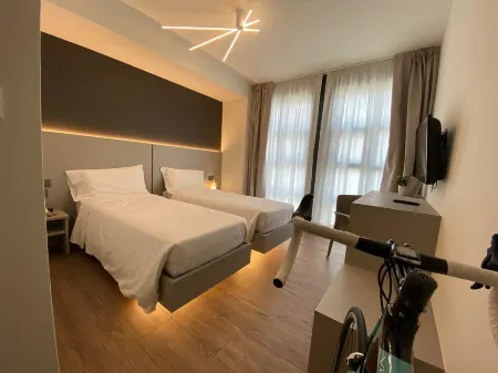 Fly Bike Hotel Отели в г. Трент