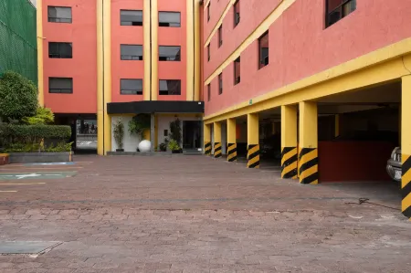 Hotel Rossel Plaza Отели рядом с достопримечательностью «GNP Seguros Stadium»