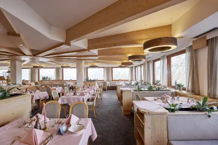 Alpenhotel Laurin Отели рядом с достопримечательностью «Obergurgl  Hochgurgl Ski Area»