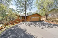 The Nut House - Lovely Home with Hot Tub Home