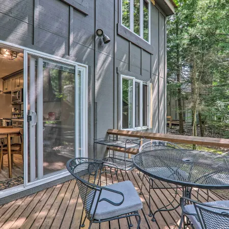 Unwind Fireside & Walk to Slopes! Poconos Getaway