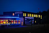 Road House Hotel - parking