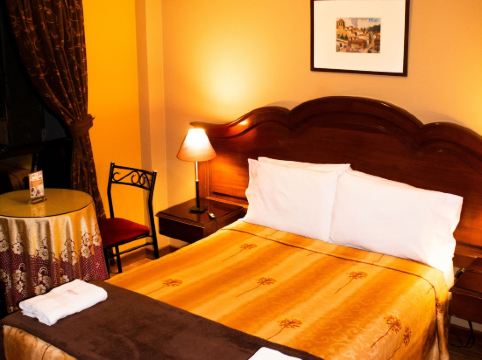 Solis Dies Hotel