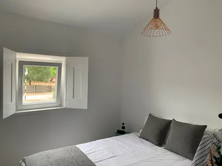 Beach, Surf and City - 1 bedroom villa Отели рядом со станцией Pragal