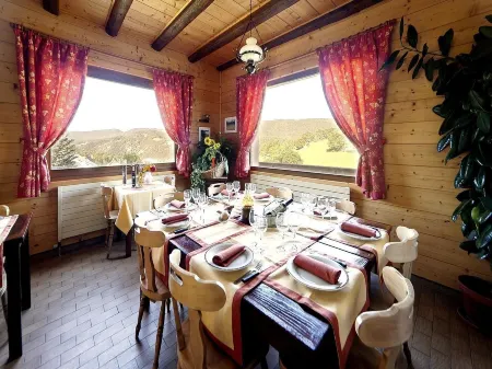 Logis Hotel les Playes Отели в г. Виллар-де-Ланс