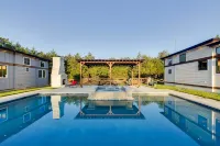 Outdoor Pool and Patio Quiet Whitney Retreat! - 3-Star
