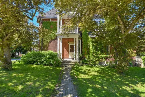 Why rent a brick and glass box when you can step back in time to the late 1800s? Hotels in Brockville