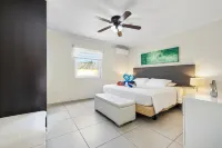 Pearl 2-bedroom Condo walking to wonderful Eagle Beach Hotel a Eagle Beach