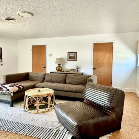 Summer House: 3-bedroom with WiFi, AC in Marfa