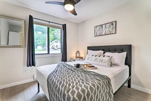 Relax Fireside! Retreat 15 Mi to Camelback Slopes - parking