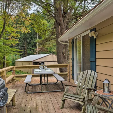 Great Valley Home w/ on-Site Pond, 7 Mi to Skiing!