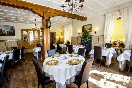 Logis Hôtel Restaurant la Tête des Faux Отели в г. Пленфэн