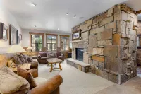 Amazing Pet-Friendly Executive Home, Ski-in Walk-Out - LR884 by Redawning - Bungalows
