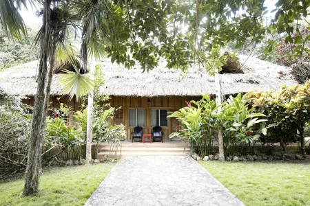 Jungle Lodge Tikal Hostal Отели в г. Тикаль