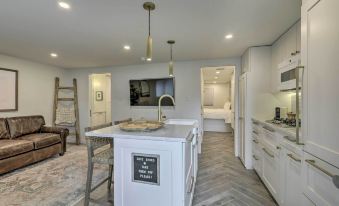 Aspen Condo w/ Mountain Views & Ski Access!