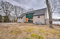 Waterfront Hyannis Home 1 Mi to Ferry and Beach! - Bãi biển