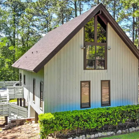 Brookeland Resort Cabin w/ Golf + Lake Access