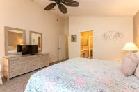 Jupiter Inlet Village House W/Pool - Walk to the Beach, Inlet, Pelican Club