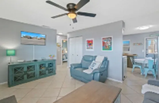 2BR Retreat with Pool, Near Beach and The Hangout