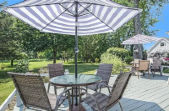 Charming 4-bedroom cottage in South Haven -- 2 miles from beach and downtown.