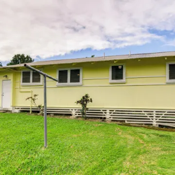 Charming Historic Hilo House Minutes to Beach!