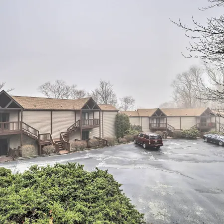 Hike, Ski & More! Modern Sugar Mtn Condo w/ Deck
