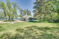 Lakeside Litchfield Home w/ Patio & Gas Grill! - Homestays