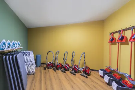 Black F House - Serviced Apartments Отели рядом с достопримечательностью «Фрайбургская Высшая школа музыки»