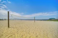 Mid-Century Dream Home < Half-Mile to Beach! - Beach