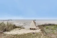 Carrabelle Retreat w/ Boat Dock + Views of Gulf! - parking