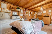 Stonehenge Inn & Shepherd's Huts Hotel a Upavon