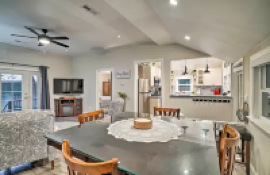 California Cottage < 4 Mi to Redwood Hiking Trails