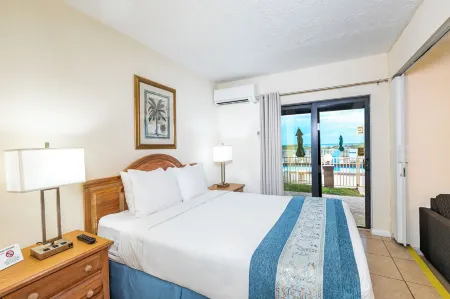 Emerald Seas Deerfield Beach Club Отели рядом с достопримечательностью «Парк Дирфилд Айленд»
