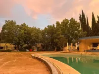 Kılıç AirPort Otel فنادق في Menderes
