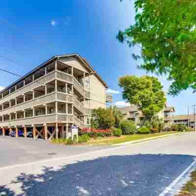 Spacious Modern Condo - 1st Floor - One Block to the Beach Hotel Exterior