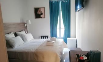 Square Hotel