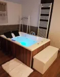 Gîte for 15 people with indoor swimming pool and Jacuzzi