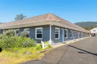 The Spinn Hotels near Nehalem Welcome sign