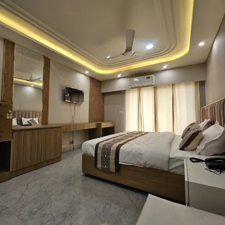 Hotel Shree Sadhna - Vrindavan Chhatikara Road