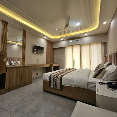 Hotel Shree Sadhna - Vrindavan Chhatikara Road