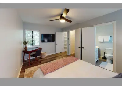 Beautiful Uptown Condo w/ 2BR/2Bath, by Mansion™