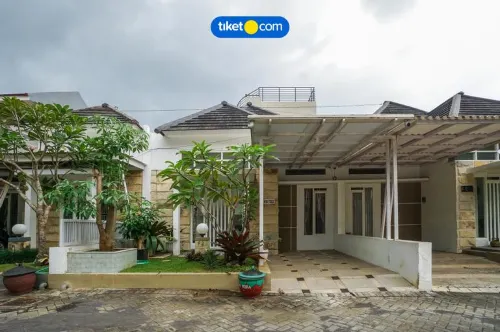 Villa NoRa with Private Pool at Batu Malang Các khách sạn ở Junrejo