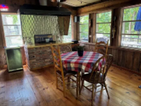 Lake Hartwell Cabin w/ covered dock, sunroom, firepit, deck, sleep 12