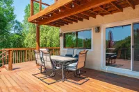 Mountain View Family Retreat w Game Room Scenic Decks Hotels in Pomona